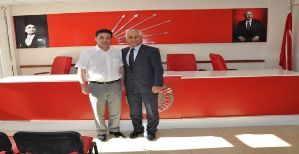 Necat Pehlivan'dan İl Başkanı Servet Mullaoğlu'na Ziyaret.