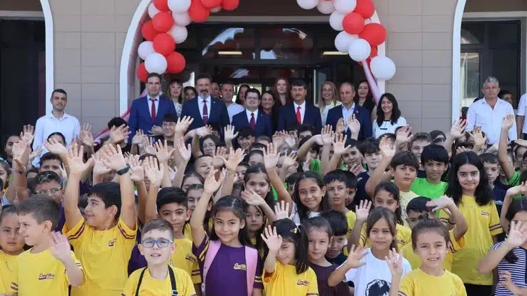 Arsuz’da İlk Ders Günü Heyecanı Okul Ziyaretiyle Yaşandı