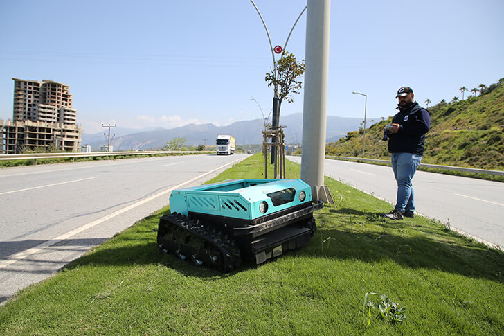 Arsuz’da Yeşil Alan Robotlara Emanet!
