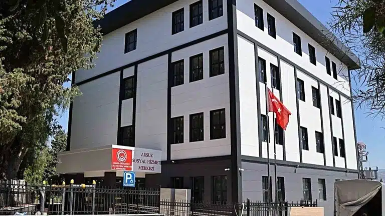 Arsuz Sosyal Hizmet Merkezi yeni binasında açılış hazırlığında