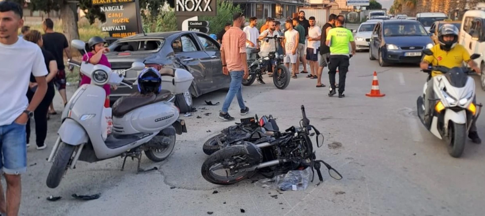 Arsuz'da Motosiklet Otomobil Çarpıştı.