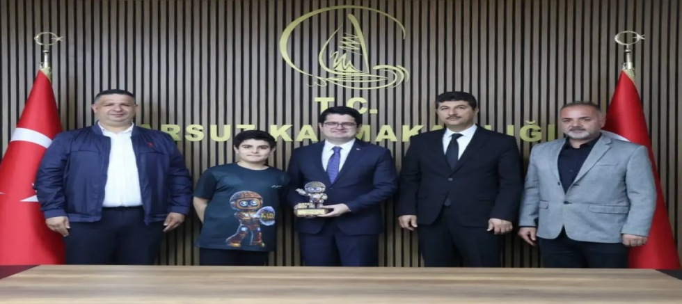 Arsuz’un başarılı gençleri Kaymakamlıkta ödüllendirildi