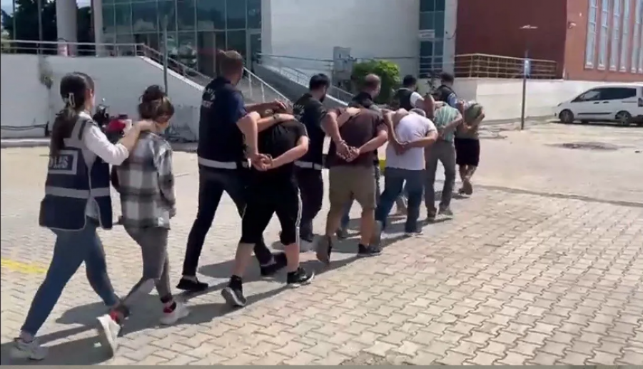 Hatay'da Aranan Şahıslar ve Silahlar Ele Geçirildi