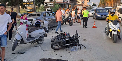 Arsuz'da Motosiklet Otomobil Çarpıştı.