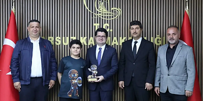 Arsuz’un başarılı gençleri Kaymakamlıkta ödüllendirildi