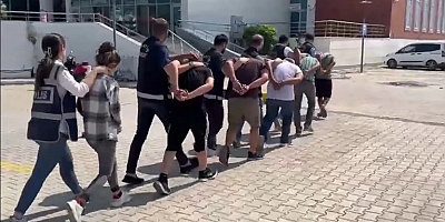 Hatay'da Aranan Şahıslar ve Silahlar Ele Geçirildi